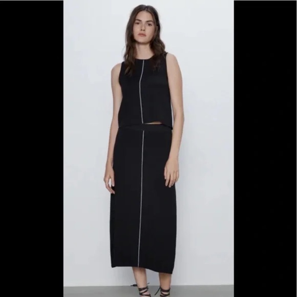 ZARA Black Knit Tank Top with White line down the middle EUC Women’s Size Large